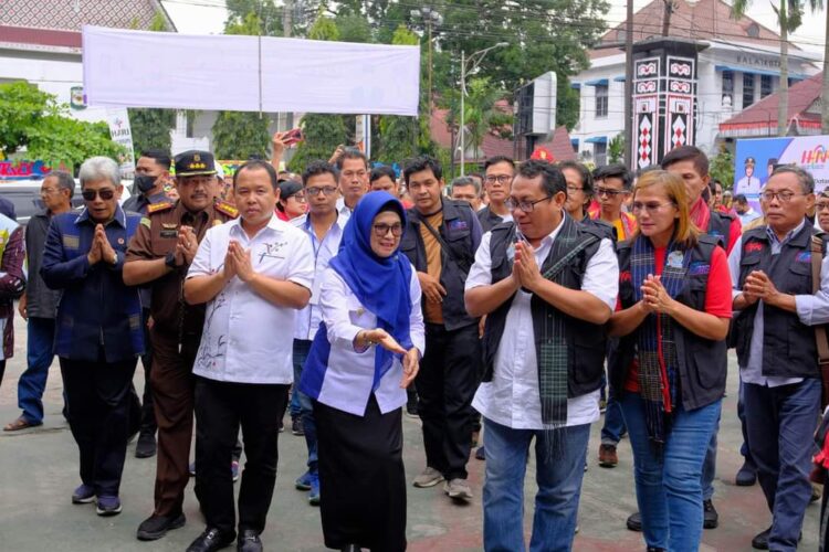 Ekspedisi Toba- HPN 2023: Asyiknya Jalan-Jalan Sore dengan Becak Motor Siantar