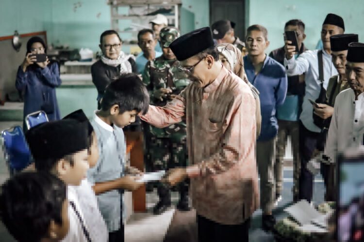 Berikan Santunan Yatim Piatu Di Kelurahan Maleber, Bupati Ciamis Disambut Puluhan Senyum Anak Yatim Piatu